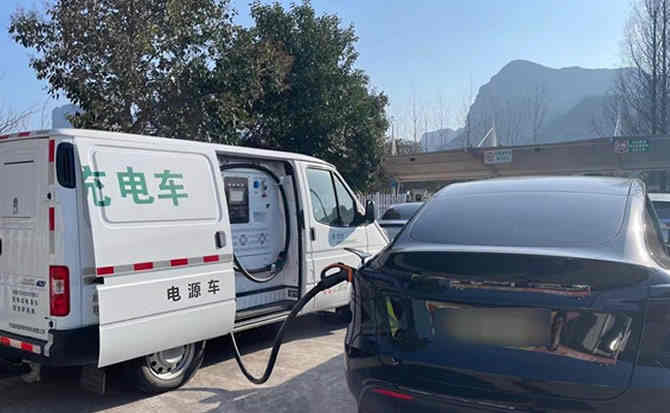 尖扎汽车搭电